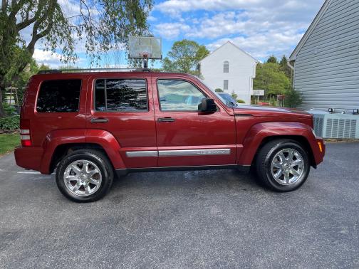Photo 4 of 8 of 2008 Jeep Liberty Limited